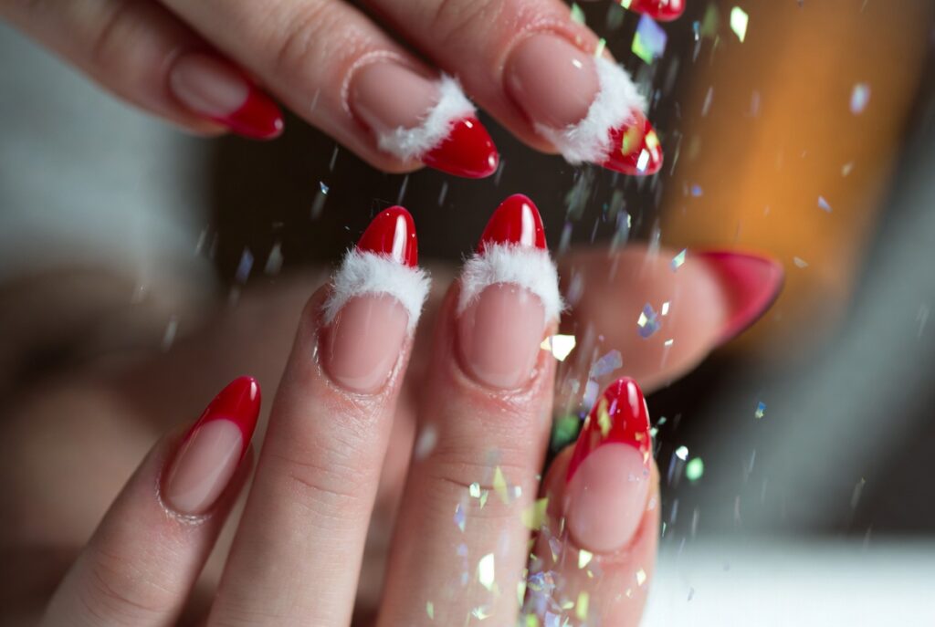 20 Christmas Nail Ideas 2025 – Trendy, Classy & Aesthetic Holiday Nails 12 Santa Hat French