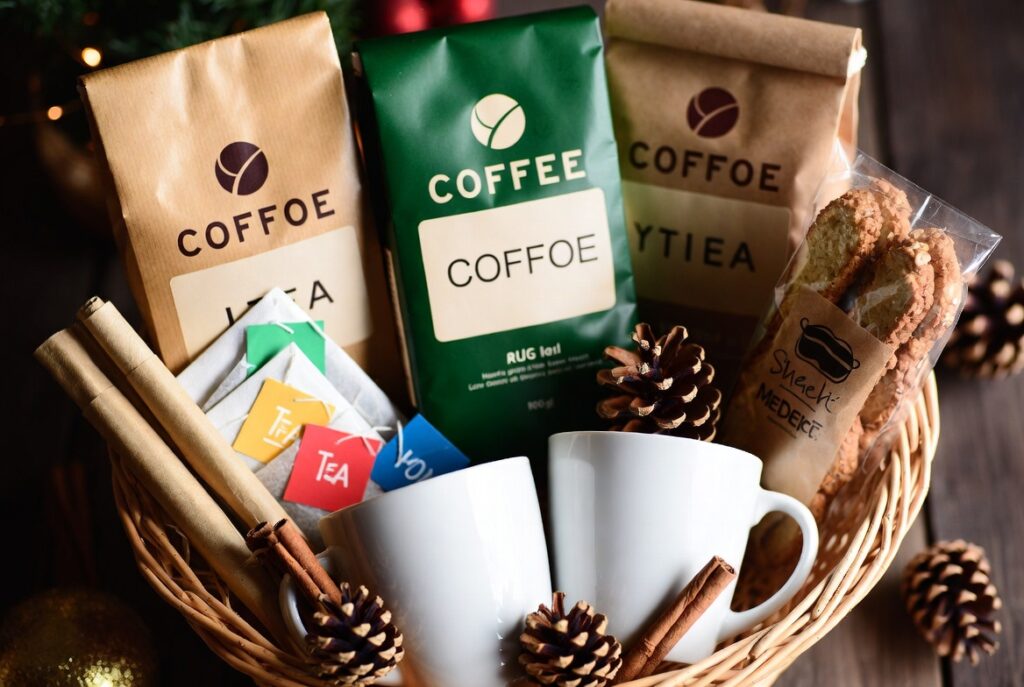 12 Unique Christmas Gift Baskets for 2026 – Perfect Holiday Gift Ideas 4 Coffee
