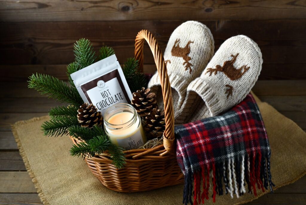 11 Best Christmas Gifts for Your Wife 2026 – Romantic & Unique Ideas 3 Cozy Winter Gift Basket