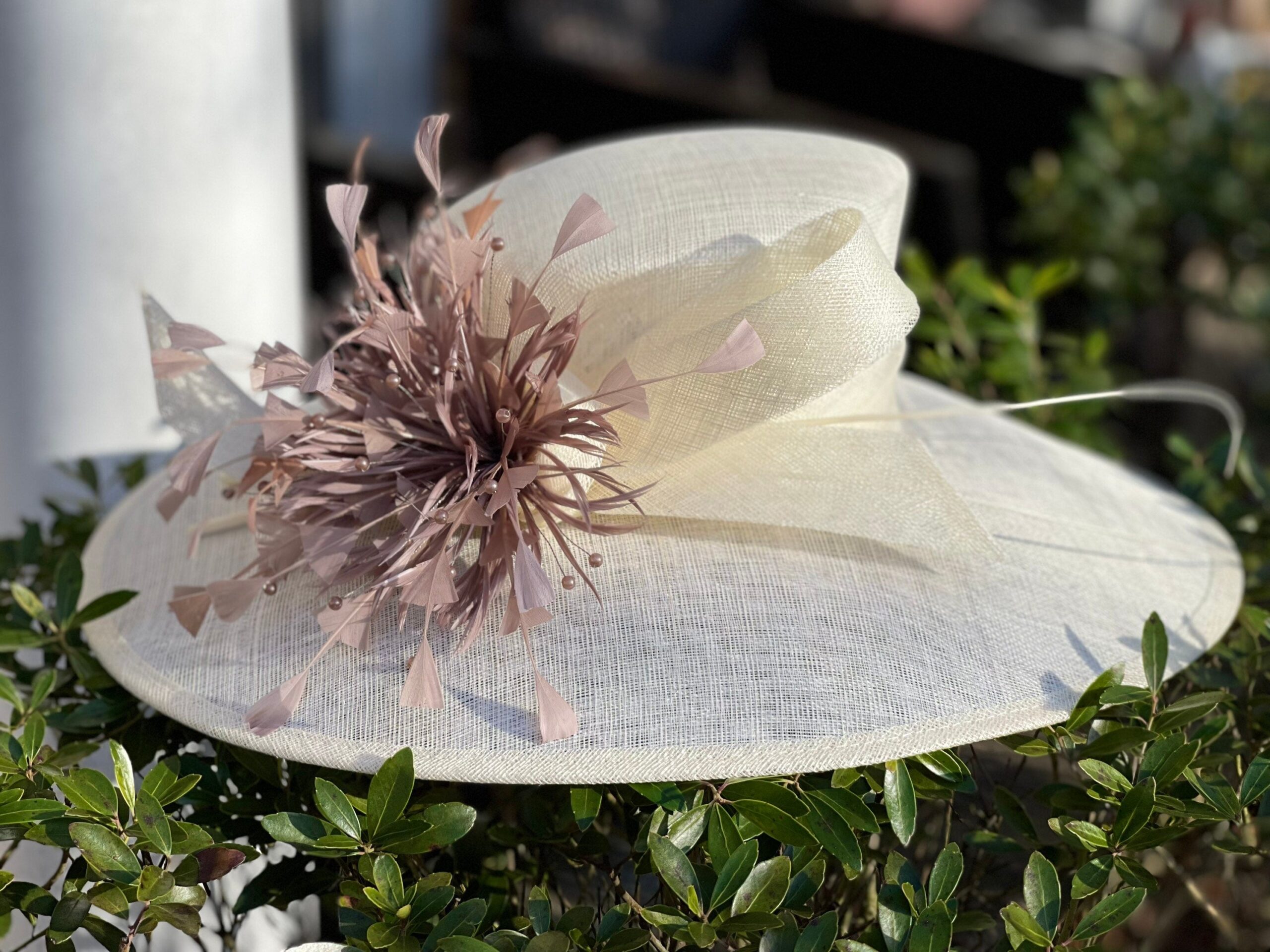 13 Best Kentucky Derby Hat Ideas for Women 2026 | Extravagant Wide Brim Hats, Fascinators & Trends 8 Image
